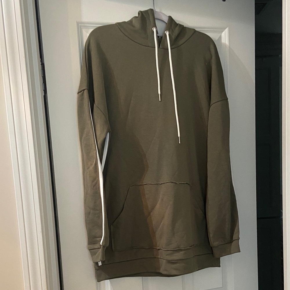 🧡 Women’s Fashion Nova long sweatshirt